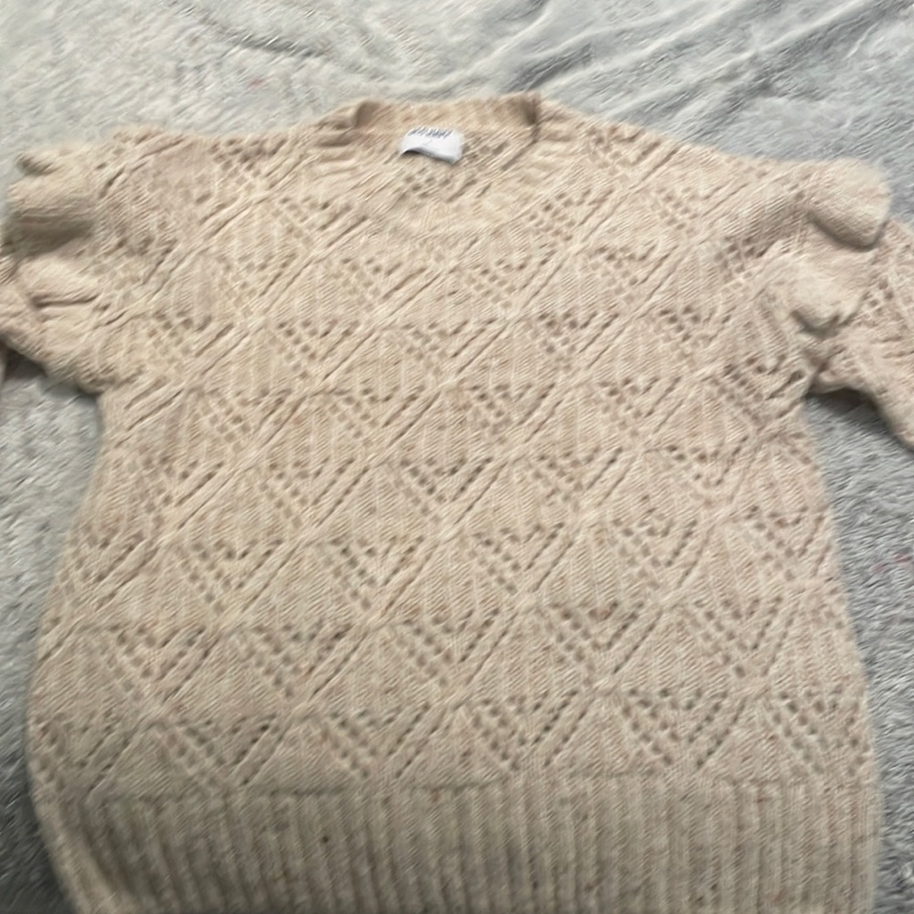 Old navy sweater size large, cream
